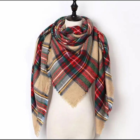 Accessories - BRAND NEW CLASSIC TRIANGLE BLANKET SCARF 🍂